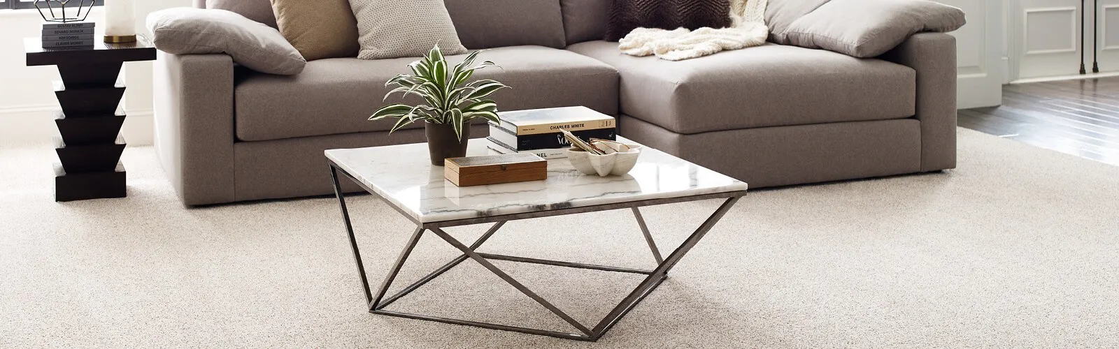 FindYourComfortAccent-EA822-00193-NewPerspective-LIVINGROOM-H-ALT_1600x500 (1)